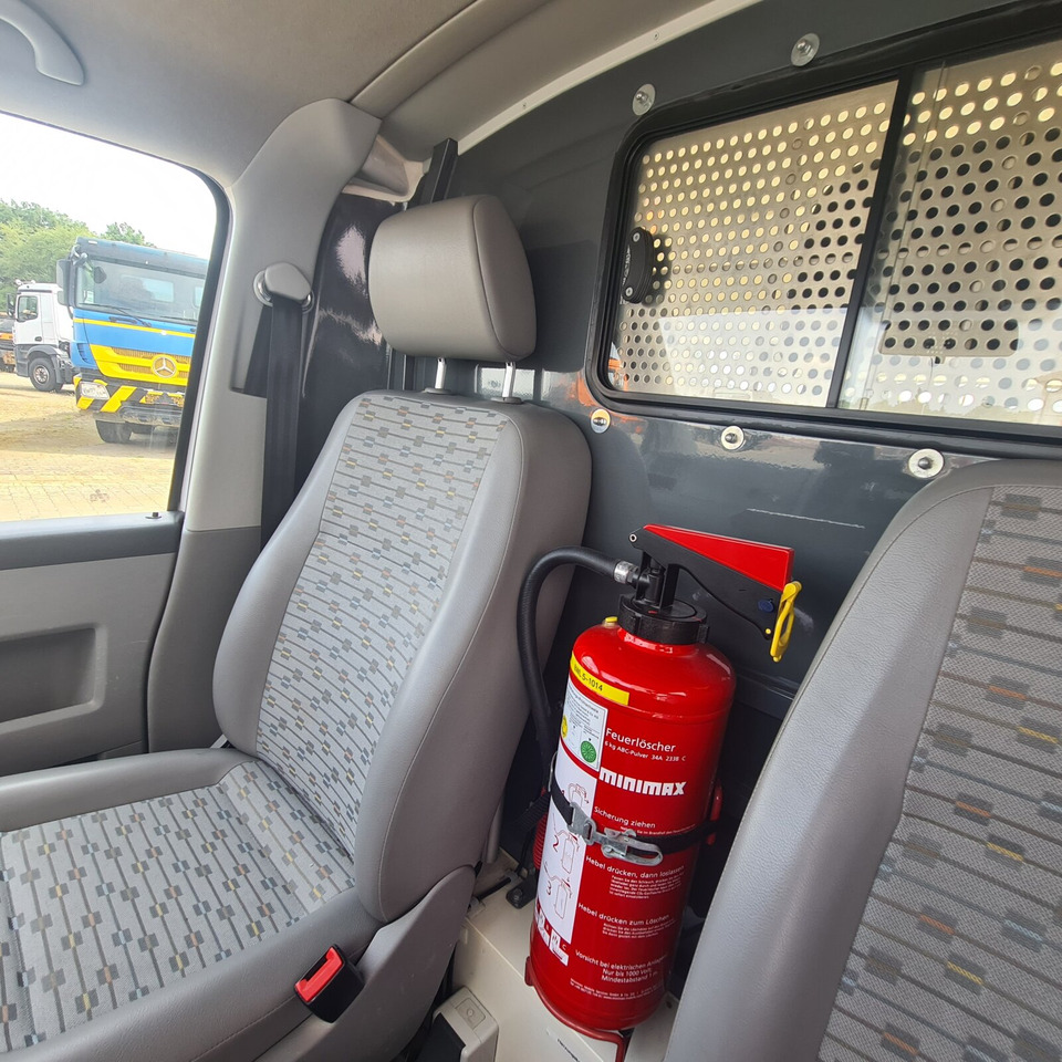 Volkswagen T5 2.0 TDI T5 2.0 TDI, Krankenwagen - Амбулантно возило: слика 2 Volkswagen T5 2.0 TDI T5 2.0 TDI, Krankenwagen - Амбулантно возило: слика 2