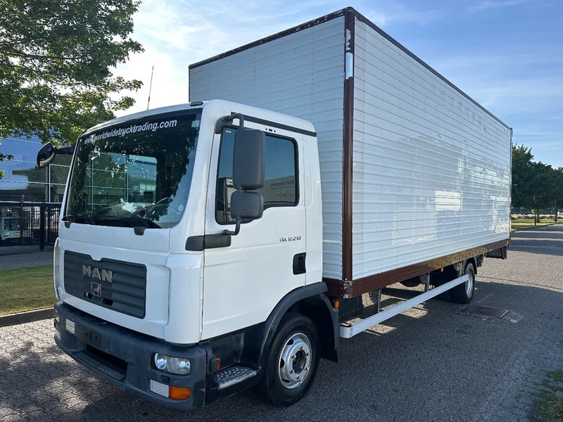 MAN TGL 12.210 MANUAL + 2000 KG LIFT + 2.60 M HIGH BIG BOX + AIRCO + SPRING / SPRING + 3 SEATS - Камион сандучар: слика 1 MAN TGL 12.210 MANUAL + 2000 KG LIFT + 2.60 M HIGH BIG BOX + AIRCO + SPRING / SPRING + 3 SEATS - Камион сандучар: слика 1