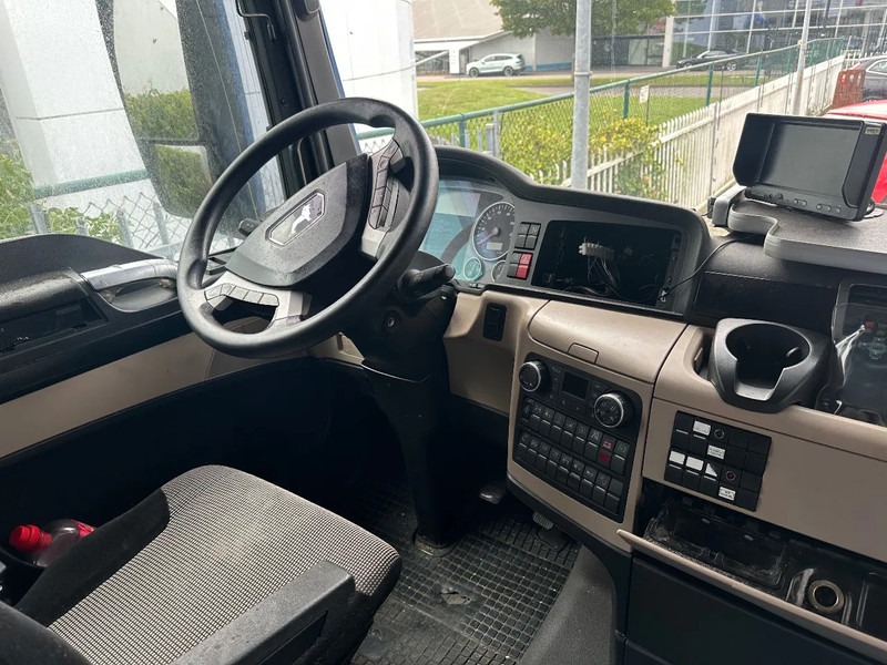 MAN TGX TGX 26 460 + 6X2 + LIFT + DAMAGED ENGINE - Камион сандучар: слика 5 MAN TGX TGX 26 460 + 6X2 + LIFT + DAMAGED ENGINE - Камион сандучар: слика 5