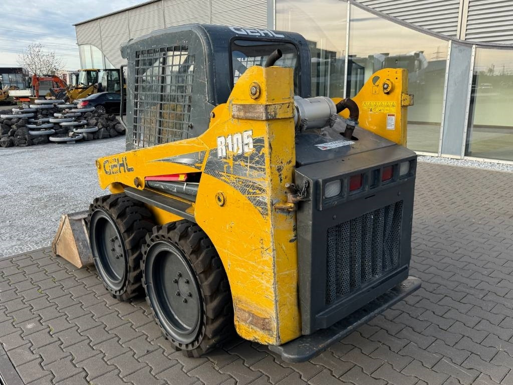 Gehl R 105 - Компактен натоварувач: слика 3 Gehl R 105 - Компактен натоварувач: слика 3