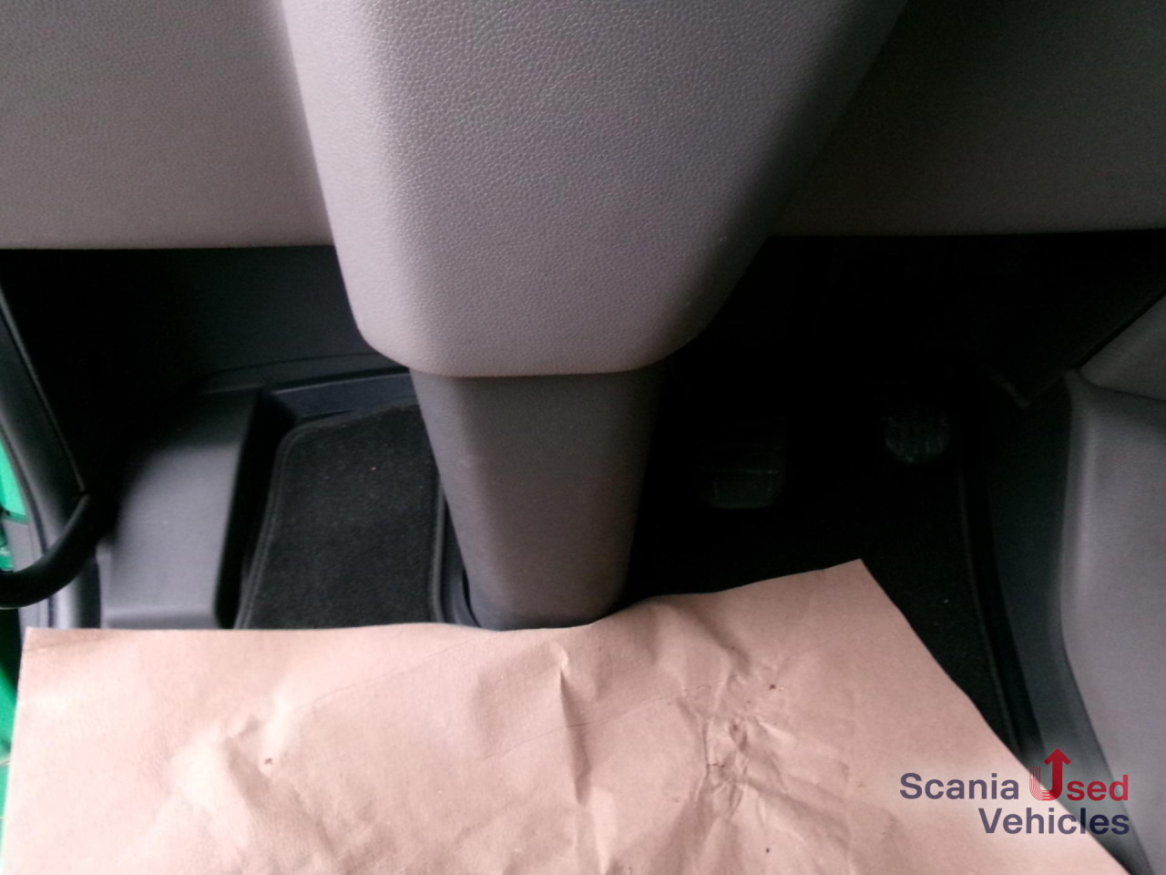 SCANIA R 450 A4x2EB 2 Tanks Standklima TOP!!! - Камион влекач: слика 4 SCANIA R 450 A4x2EB 2 Tanks Standklima TOP!!! - Камион влекач: слика 4