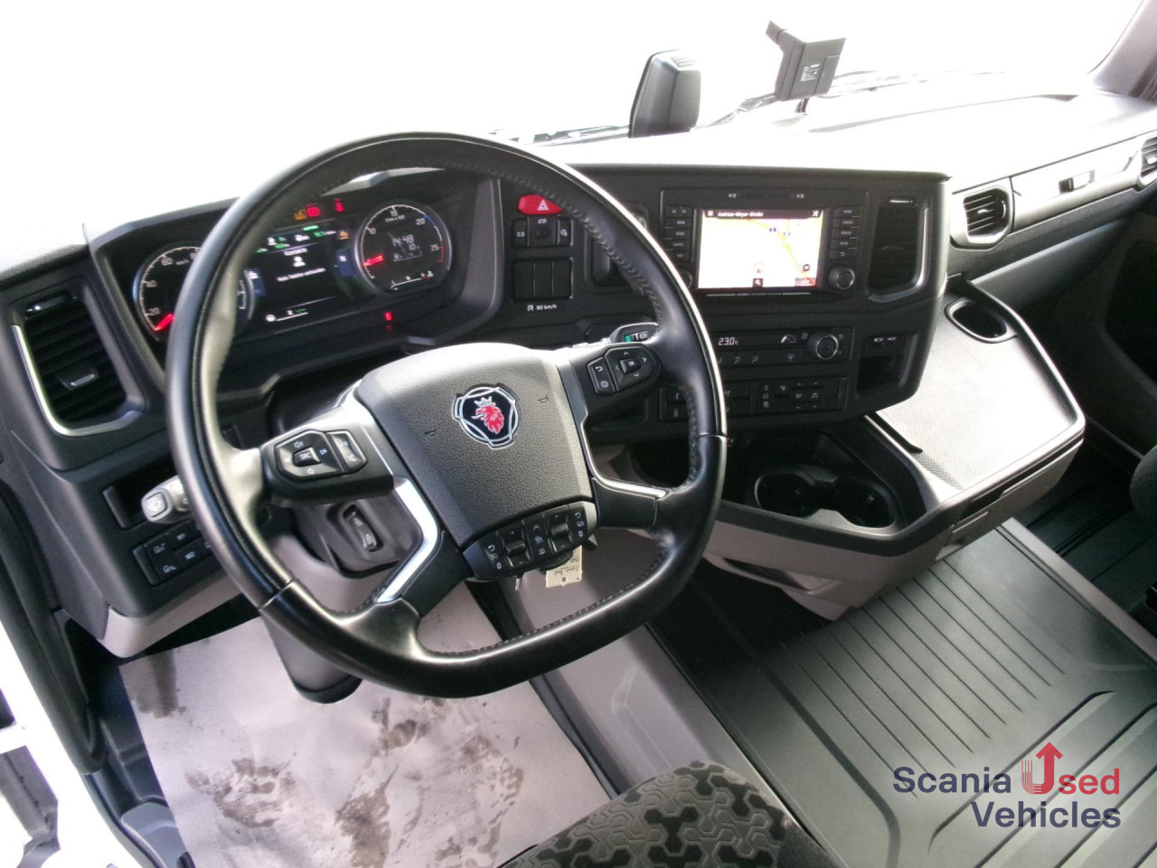SCANIA R 460 A4x2NA SUPER NAVI Standklima DAB - Камион влекач: слика 2 SCANIA R 460 A4x2NA SUPER NAVI Standklima DAB - Камион влекач: слика 2