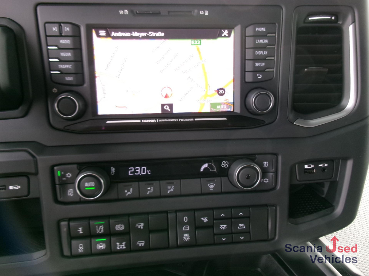 SCANIA R 460 A4x2NA SUPER NAVI Standklima DAB - Камион влекач: слика 4 SCANIA R 460 A4x2NA SUPER NAVI Standklima DAB - Камион влекач: слика 4