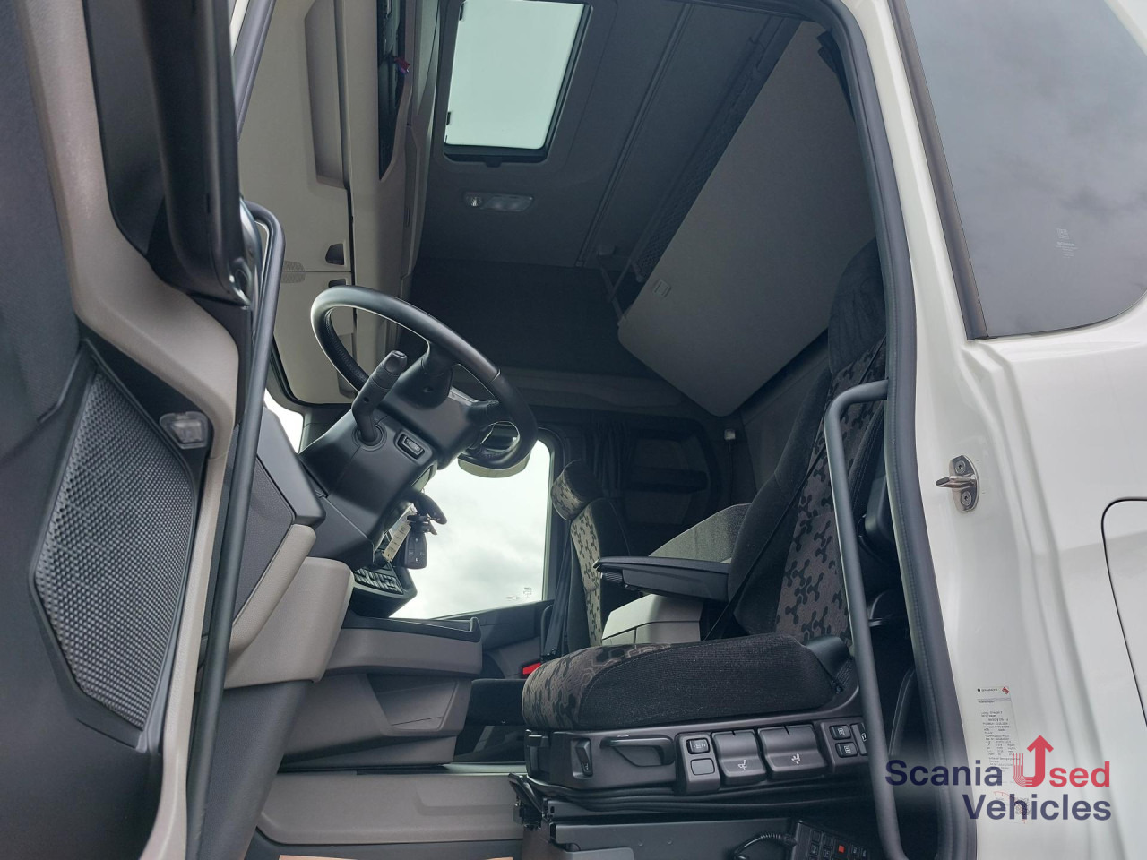 SCANIA R 460 A4x2NA, SUPER, NAVI, Standklima - Камион влекач: слика 3 SCANIA R 460 A4x2NA, SUPER, NAVI, Standklima - Камион влекач: слика 3