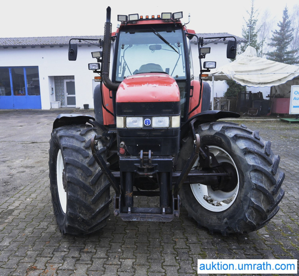 NEW HOLLAND M100 4x4 - Трактор: слика 2 NEW HOLLAND M100 4x4 - Трактор: слика 2