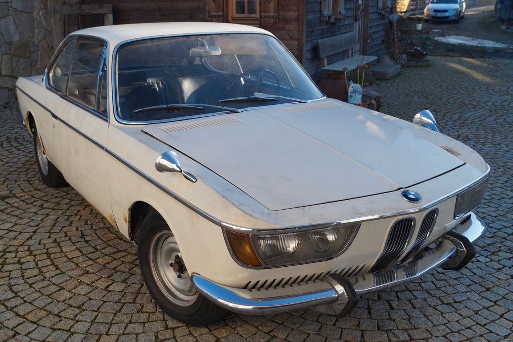 BMW 2000 CS - Автомобил: слика 1 BMW 2000 CS - Автомобил: слика 1