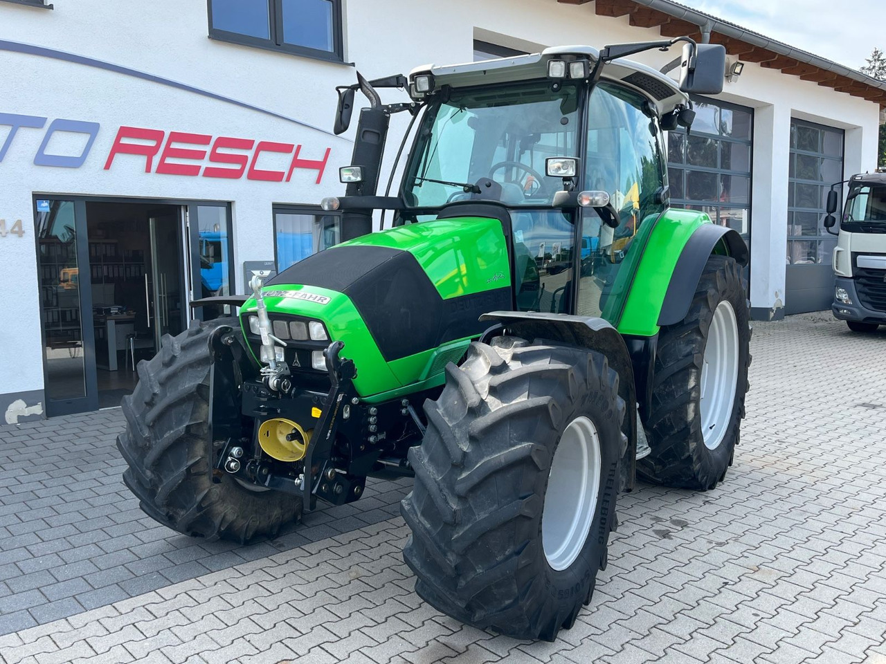 Deutz-Fahr K420 Agrotron 2727 Bstd. Fronthydraulik Zapfwell - Трактор: слика 1 Deutz-Fahr K420 Agrotron 2727 Bstd. Fronthydraulik Zapfwell - Трактор: слика 1