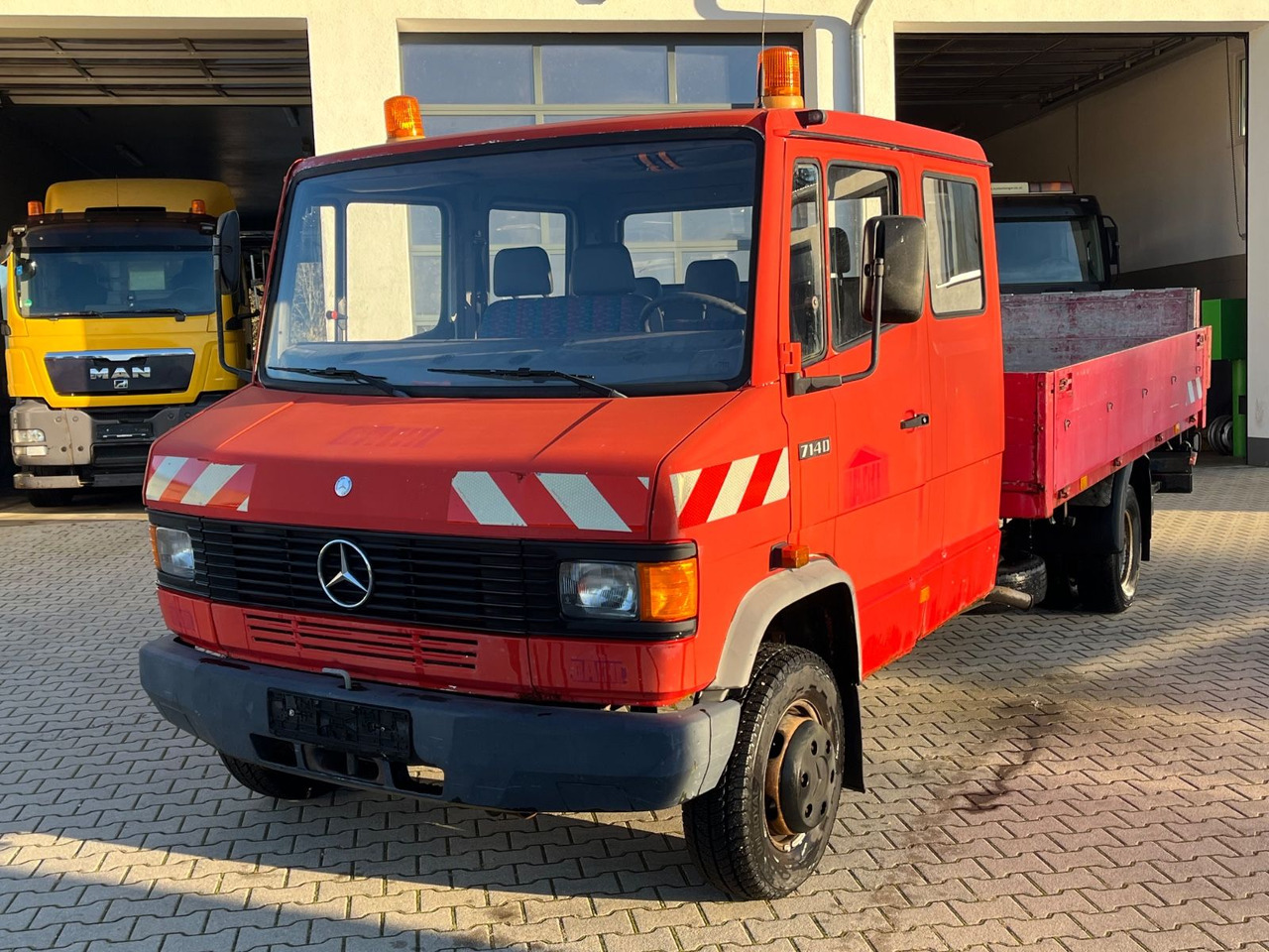 Mercedes-Benz 714D Doka Pritsche - Комбе со отворен сандак, Комби со двојна кабина: слика 1 Mercedes-Benz 714D Doka Pritsche - Комбе со отворен сандак, Комби со двојна кабина: слика 1