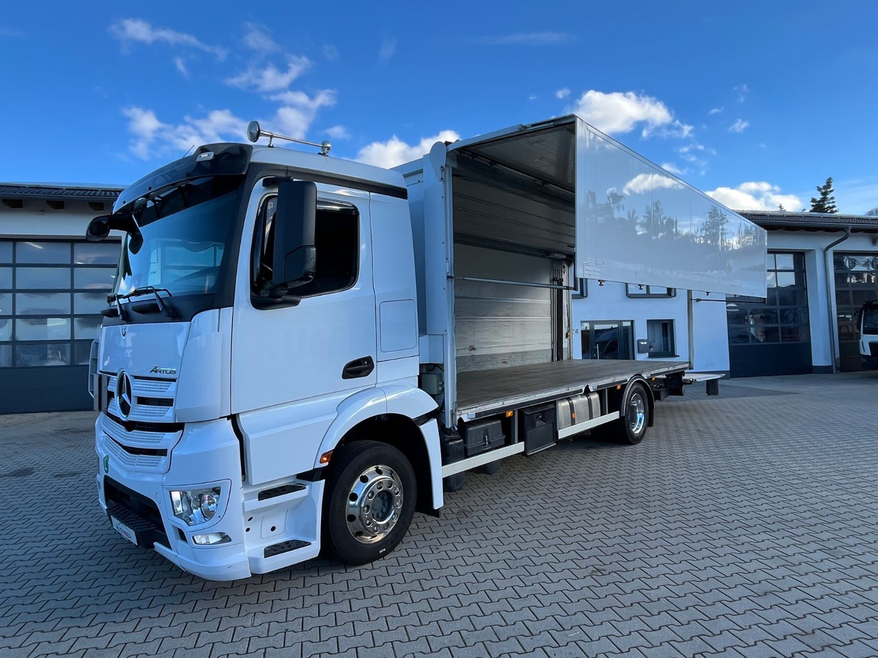 Mercedes-Benz Antos 1836 Klappwand Getränkekoffer beheizt - Камион за пијалоци: слика 2 Mercedes-Benz Antos 1836 Klappwand Getränkekoffer beheizt - Камион за пијалоци: слика 2