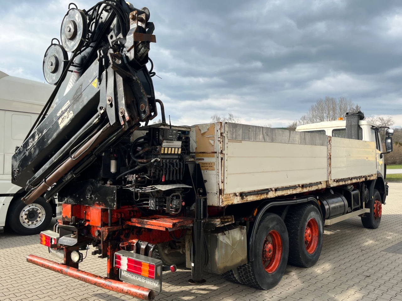 Mercedes-Benz SK 2635 6x4 V8 Pritsche mit HIAB 300-4 - Камион со платформа, Камион со кран: слика 5 Mercedes-Benz SK 2635 6x4 V8 Pritsche mit HIAB 300-4 - Камион со платформа, Камион со кран: слика 5