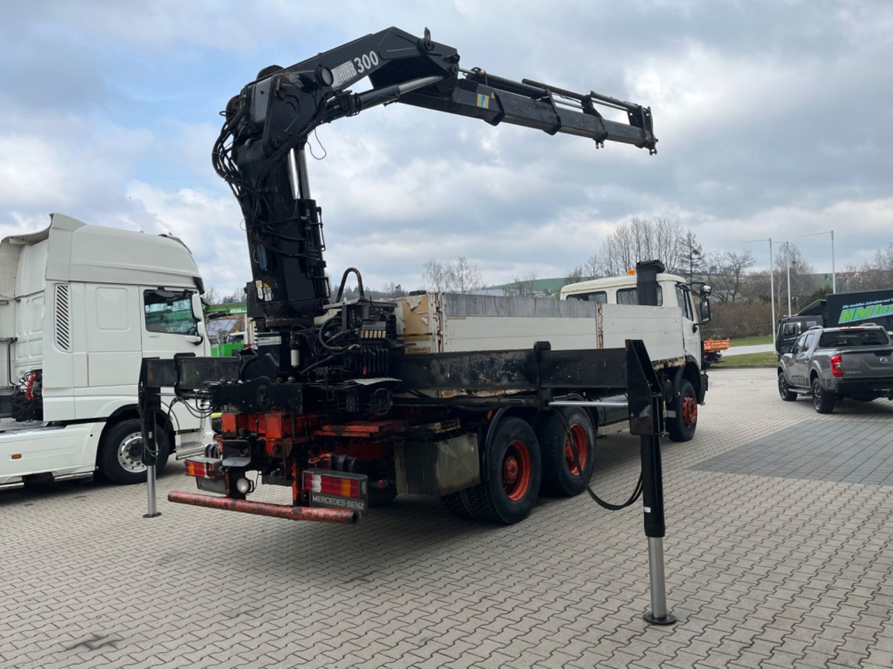 Mercedes-Benz SK 2635 6x4 V8 Pritsche mit HIAB 300-4 - Камион со платформа, Камион со кран: слика 3 Mercedes-Benz SK 2635 6x4 V8 Pritsche mit HIAB 300-4 - Камион со платформа, Камион со кран: слика 3