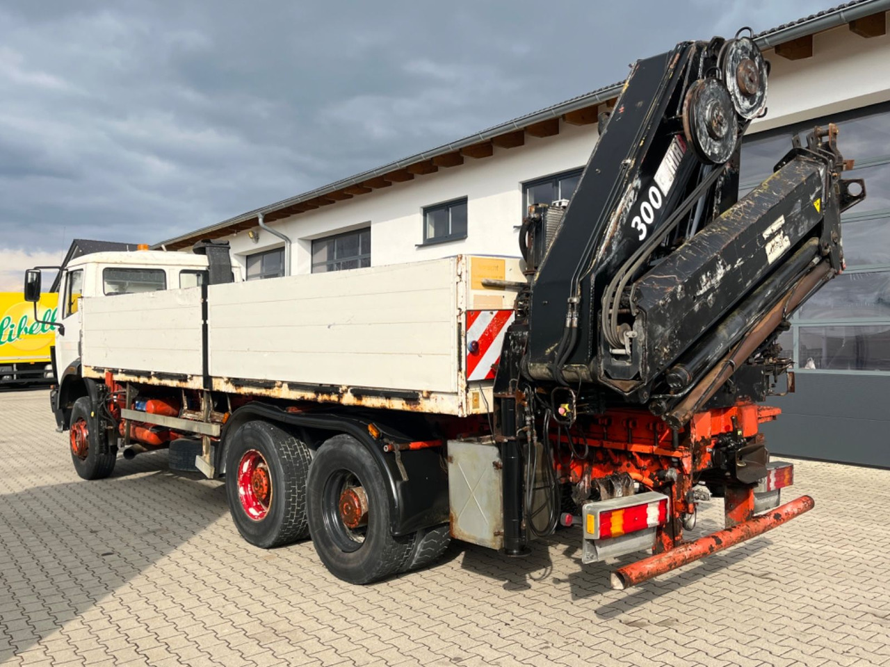 Mercedes-Benz SK 2635 6x4 V8 Pritsche mit HIAB 300-4 - Камион со платформа, Камион со кран: слика 4 Mercedes-Benz SK 2635 6x4 V8 Pritsche mit HIAB 300-4 - Камион со платформа, Камион со кран: слика 4