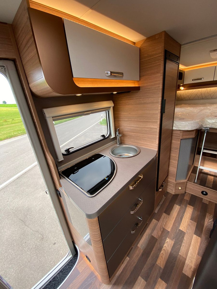 Полуинтегриран кампер Weinsberg CaraCompact 600 MEG EDITION [PEPPER]   Automatik: слика 13