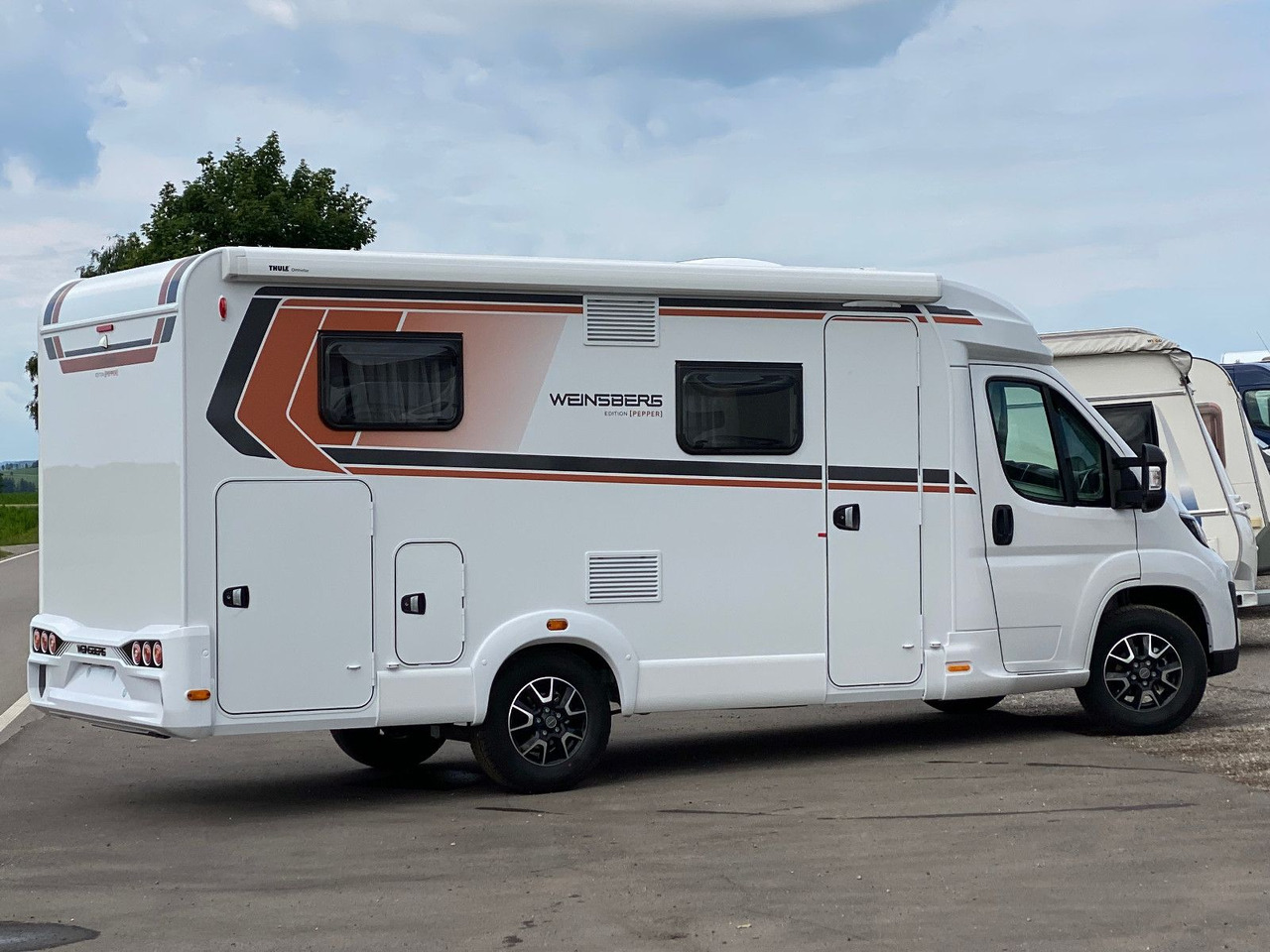 Полуинтегриран кампер Weinsberg CaraCompact 600 MEG EDITION [PEPPER]   Automatik: слика 6