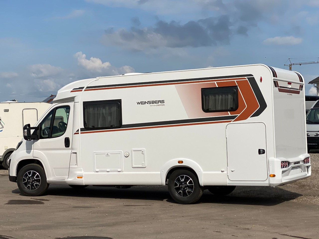 Полуинтегриран кампер Weinsberg CaraCompact 600 MEG EDITION [PEPPER]   Automatik: слика 7