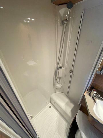 Нов Полуинтегриран кампер Weinsberg CaraSuite 650 MEG, Automatik, AHK: слика 15 Нов Полуинтегриран кампер Weinsberg CaraSuite 650 MEG, Automatik, AHK: слика 15