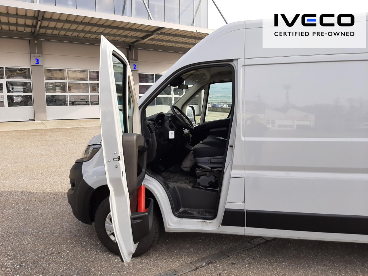 FIAT e-Ducato L2H2 teilverglast (47-kWh) - Товарно комбе, Електрично комбе: слика 2 FIAT e-Ducato L2H2 teilverglast (47-kWh) - Товарно комбе, Електрично комбе: слика 2
