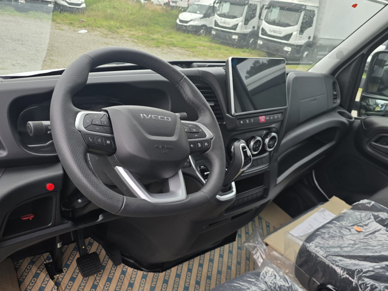 IVECO 35S18HA8 Pritsche (TOP Ausstattung) - Комбе со отворен сандак: слика 3 IVECO 35S18HA8 Pritsche (TOP Ausstattung) - Комбе со отворен сандак: слика 3