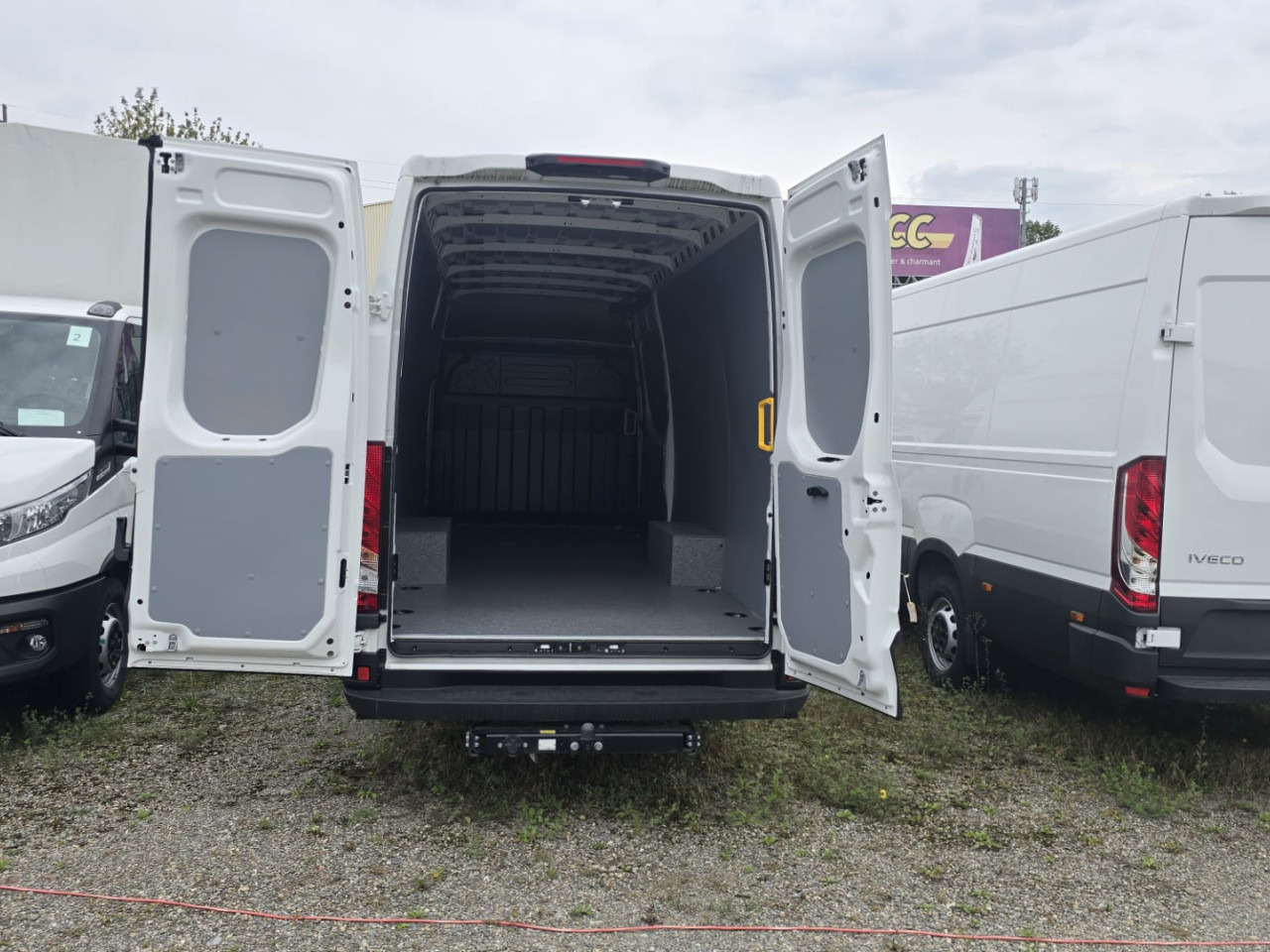 IVECO DAILY 38S14E V - Товарно комбе, Електрично комбе: слика 3 IVECO DAILY 38S14E V - Товарно комбе, Електрично комбе: слика 3