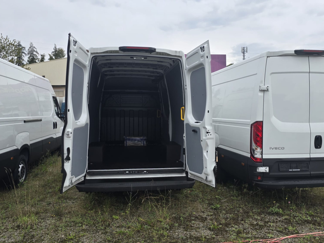 IVECO DAILY 38S14E V - Товарно комбе, Електрично комбе: слика 3 IVECO DAILY 38S14E V - Товарно комбе, Електрично комбе: слика 3