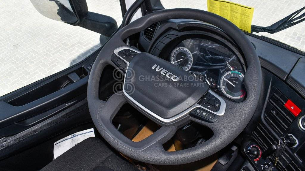 Interior photo 2: Камион со кабинска шасија IVECO T-WAY Chassis  6×4 AD380T47H WHEELBASE 4500 MY24