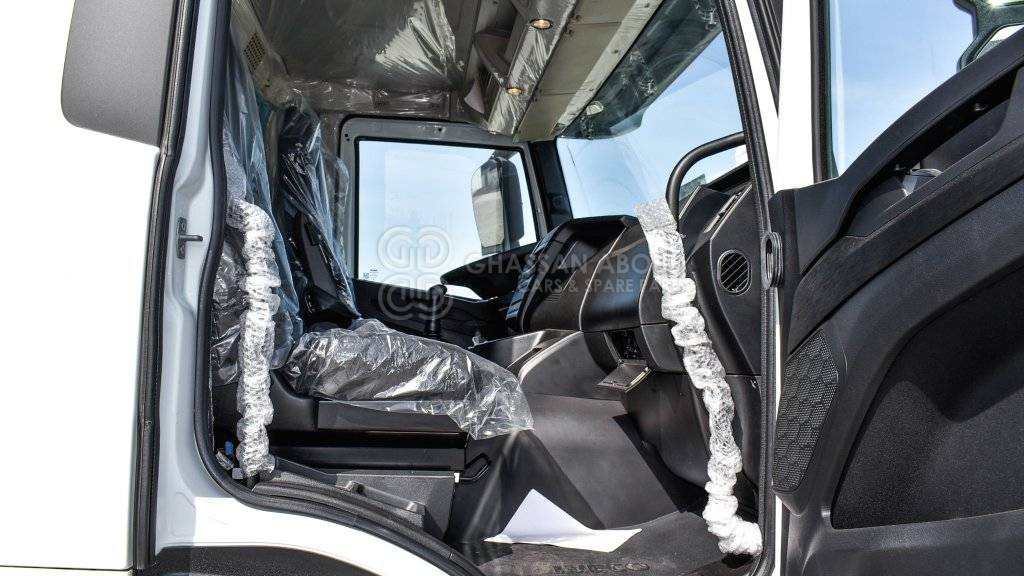 Камион со кабинска шасија IVECO T-WAY Chassis  6×4 AD380T47H WHEELBASE 4500 MY24: слика 6