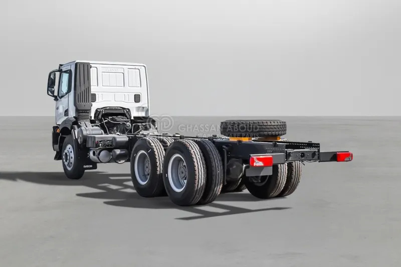 Iveco T-WAY AD380T47H 6x4 R24 Tyres Chassis - Barcelona Stock - Камион со кабинска шасија: слика 2 Iveco T-WAY AD380T47H 6x4 R24 Tyres Chassis - Barcelona Stock - Камион со кабинска шасија: слика 2