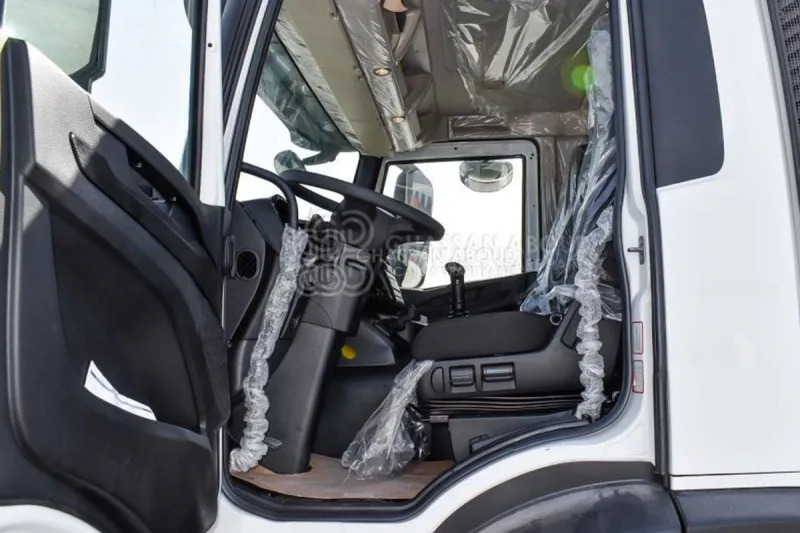 Iveco T-WAY AD380T47H 6x4 R24 Tyres Chassis - Barcelona Stock - Камион со кабинска шасија: слика 4 Iveco T-WAY AD380T47H 6x4 R24 Tyres Chassis - Barcelona Stock - Камион со кабинска шасија: слика 4