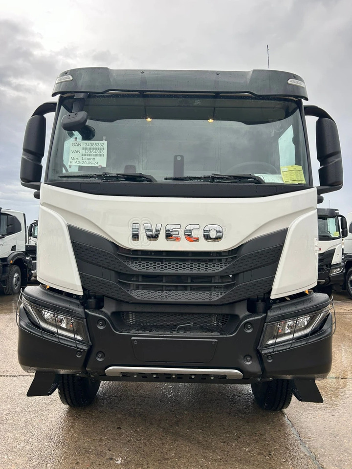 Iveco T-WAY AT380T43H 6x4 R20 Tyres Chassis - Barcelona Stock - Камион со кабинска шасија: слика 1 Iveco T-WAY AT380T43H 6x4 R20 Tyres Chassis - Barcelona Stock - Камион со кабинска шасија: слика 1
