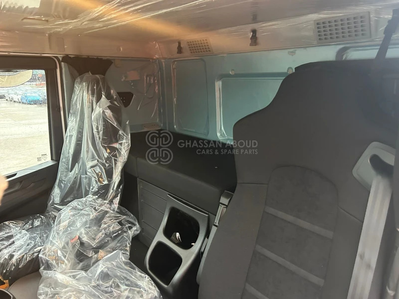Iveco T-WAY AT380T43H 6x4 R20 Tyres Chassis - Barcelona Stock - Камион со кабинска шасија: слика 3 Iveco T-WAY AT380T43H 6x4 R20 Tyres Chassis - Barcelona Stock - Камион со кабинска шасија: слика 3