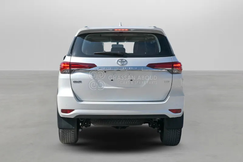 Toyota Fortuner 4X4 PART-TIME - SUV: слика 4 Toyota Fortuner 4X4 PART-TIME - SUV: слика 4