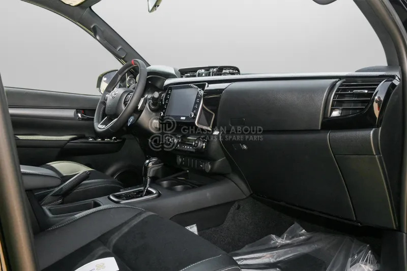 Toyota Hilux 4X4 Double Cabin - Пикап, Комби со двојна кабина: слика 4 Toyota Hilux 4X4 Double Cabin - Пикап, Комби со двојна кабина: слика 4