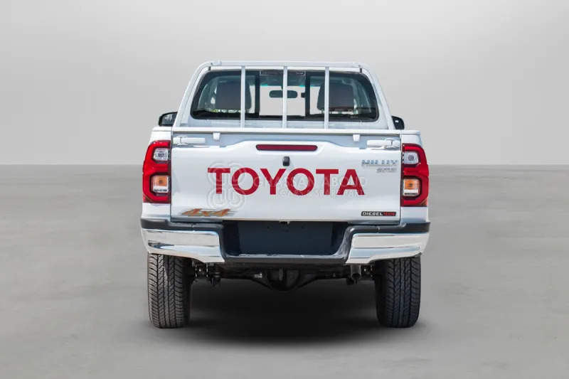 Toyota Hilux 4X4 Double Cabin - Пикап, Комби со двојна кабина: слика 4 Toyota Hilux 4X4 Double Cabin - Пикап, Комби со двојна кабина: слика 4