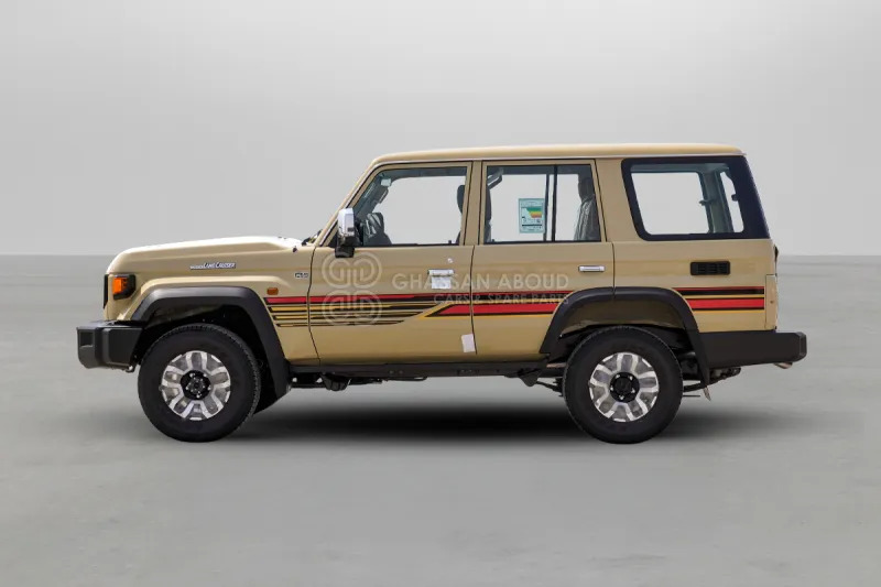 Toyota Land Cruiser HardTop LC76 4X4 - Автомобил: слика 3 Toyota Land Cruiser HardTop LC76 4X4 - Автомобил: слика 3