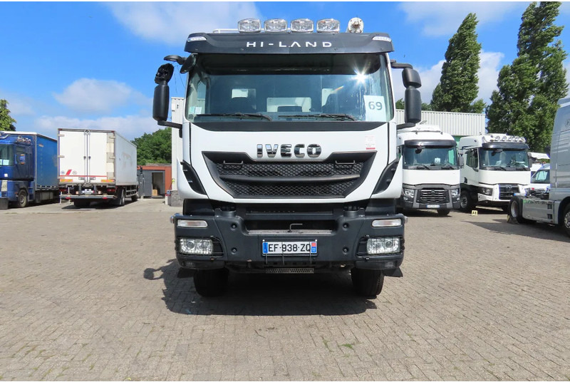 Iveco Eurotrakker 410 8x4. Light damages, 100% all working. 100% drivable - Камион цистерна: слика 2 Iveco Eurotrakker 410 8x4. Light damages, 100% all working. 100% drivable - Камион цистерна: слика 2