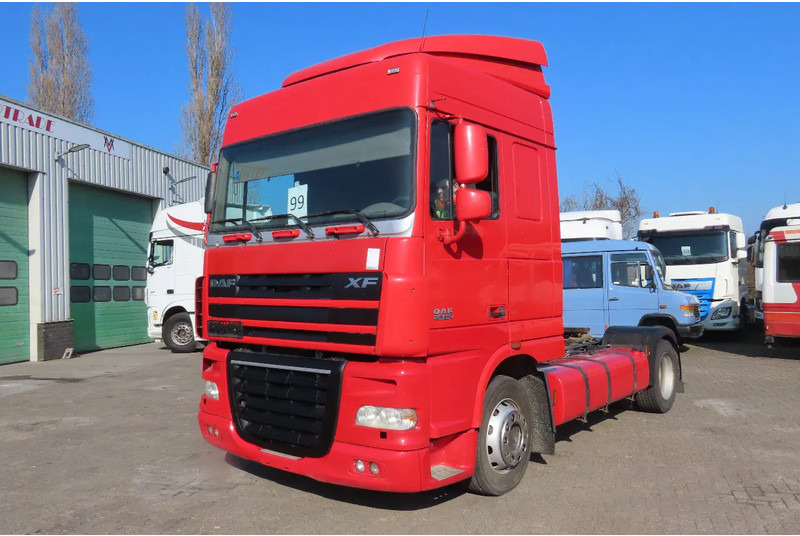 DAF XF 105.460 2 beds, 2 tanks - Камион влекач: слика 2 DAF XF 105.460 2 beds, 2 tanks - Камион влекач: слика 2