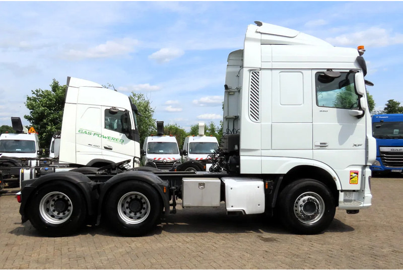 DAF XF 530 6x4 Retarder, Frigo, P-Cool, 2 beds - Камион влекач: слика 4 DAF XF 530 6x4 Retarder, Frigo, P-Cool, 2 beds - Камион влекач: слика 4