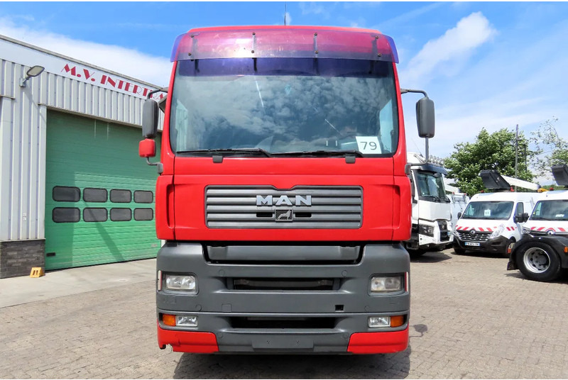 MAN TGA 18.410 Manual gearbox, Manual pomp, PTO, HYDRAULIC - Камион влекач: слика 2 MAN TGA 18.410 Manual gearbox, Manual pomp, PTO, HYDRAULIC - Камион влекач: слика 2