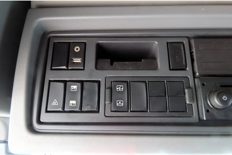 Камион влекач Renault T460 vin VF611A160FD007308 RETARDER, FRIGO, CLIMA: слика 20 Камион влекач Renault T460 vin VF611A160FD007308 RETARDER, FRIGO, CLIMA: слика 20