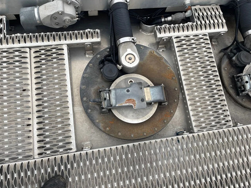 Камион цистерна Renault Premium 380 13390L, 5 COMPARTMENTS, FULL AIR SUSPENSION: слика 18