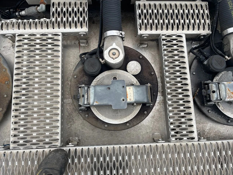 Камион цистерна Renault Premium 380 13390L, 5 COMPARTMENTS, FULL AIR SUSPENSION: слика 19