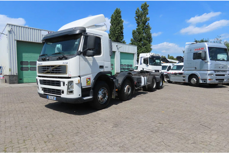 Volvo FM 12.380 8x4 FULL SPRING. 100% condition! - Камион со кабинска шасија: слика 2 Volvo FM 12.380 8x4 FULL SPRING. 100% condition! - Камион со кабинска шасија: слика 2