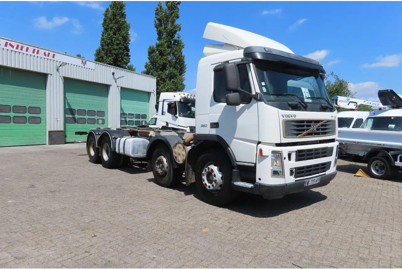 Volvo FM 380 8x4 FULL SPRING. 100% condition! - Камион со кабинска шасија: слика 3 Volvo FM 380 8x4 FULL SPRING. 100% condition! - Камион со кабинска шасија: слика 3
