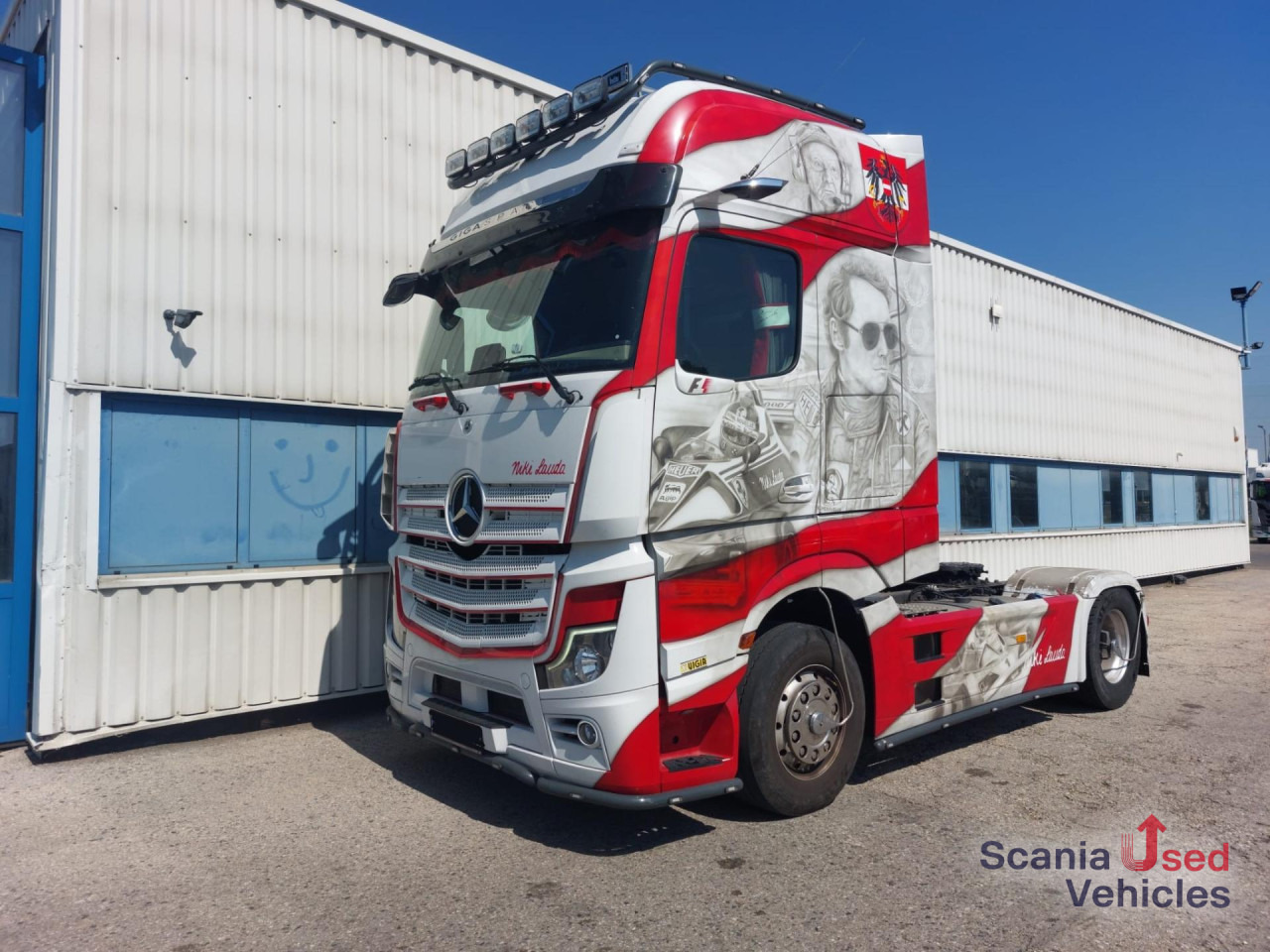 MERCEDES-BENZ ACTROS 1848 LS GigaSpace Niki Lauda Edition - Камион влекач: слика 1 MERCEDES-BENZ ACTROS 1848 LS GigaSpace Niki Lauda Edition - Камион влекач: слика 1