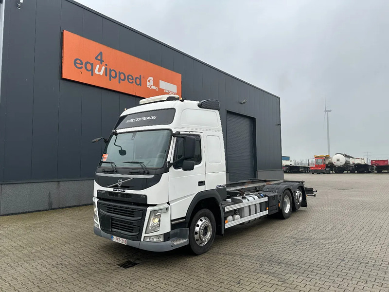 Volvo FM 380 Globetrotter 6x2, ADR (FL, AT, OX), LIFT/STEER, 636.183km - Камион со кабинска шасија: слика 1 Volvo FM 380 Globetrotter 6x2, ADR (FL, AT, OX), LIFT/STEER, 636.183km - Камион со кабинска шасија: слика 1