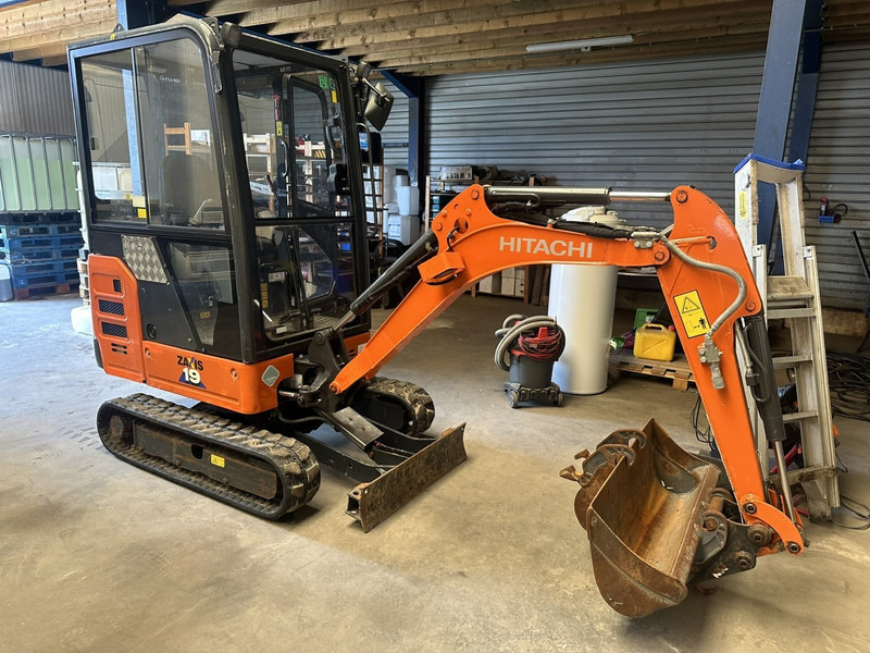 Hitachi ZAXIS ZX19-6 CR 1.9T - 1349H - CABINE - ADJUSTABLE TRACKS - EXTRA HYDR - QUICK HITCH - BE MACHINE - Мини багер: слика 1 Hitachi ZAXIS ZX19-6 CR 1.9T - 1349H - CABINE - ADJUSTABLE TRACKS - EXTRA HYDR - QUICK HITCH - BE MACHINE - Мини багер: слика 1