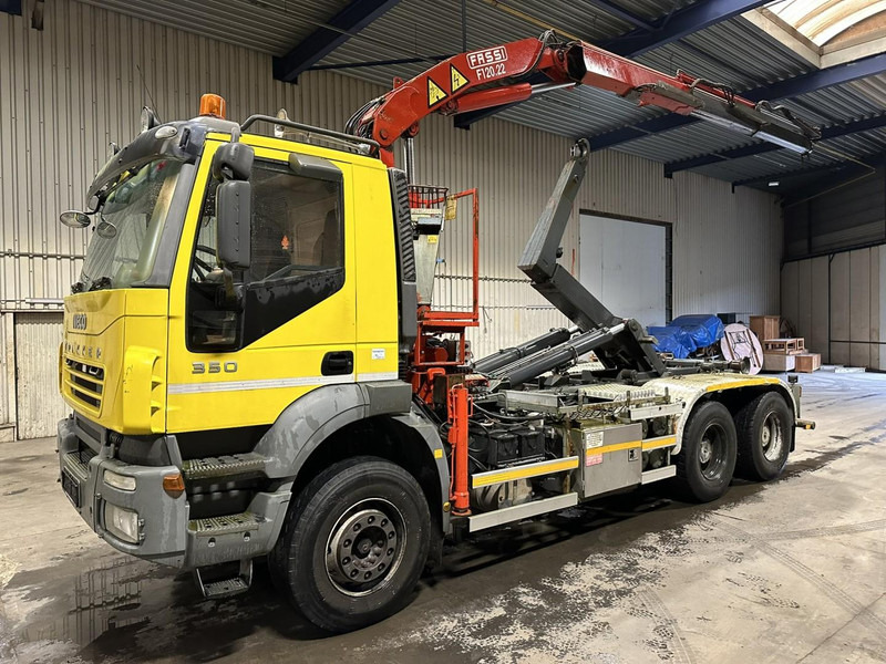 Iveco TRAKKER 350 6x4 HOOKLIFT + CRANE FASSI F120.22 (5/6 F) - *342.000km* - STEEL SPRING / BIG AXLES - AS TRONIC AUTOMATIC GEARBOX - Камион со кука за подигање, Камион со кран: слика 3 Iveco TRAKKER 350 6x4 HOOKLIFT + CRANE FASSI F120.22 (5/6 F) - *342.000km* - STEEL SPRING / BIG AXLES - AS TRONIC AUTOMATIC GEARBOX - Камион со кука за подигање, Камион со кран: слика 3