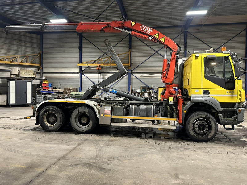 Камион со кука за подигање, Камион со кран Iveco TRAKKER 350 6x4 HOOKLIFT + CRANE FASSI F120.22 (5/6 F) - *342.000km* - STEEL SPRING / BIG AXLES - AS TRONIC AUTOMATIC GEARBOX: слика 15