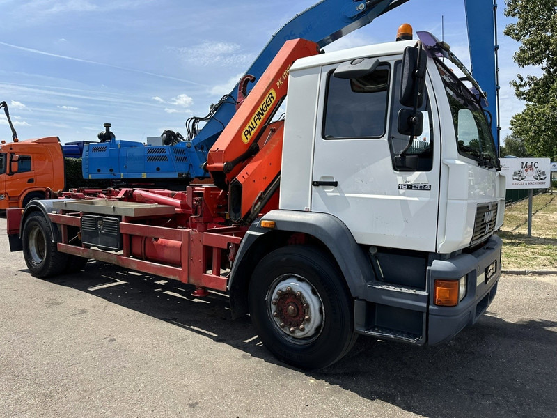 MAN 18.284 HOOKLIFT + CRANE PALFINGER PK 11001 A - TÜV 05/2026 - STEEL SPRING / BLATT / LAMES - BE TRUCK - Камион со кука за подигање, Камион со кран: слика 2 MAN 18.284 HOOKLIFT + CRANE PALFINGER PK 11001 A - TÜV 05/2026 - STEEL SPRING / BLATT / LAMES - BE TRUCK - Камион со кука за подигање, Камион со кран: слика 2