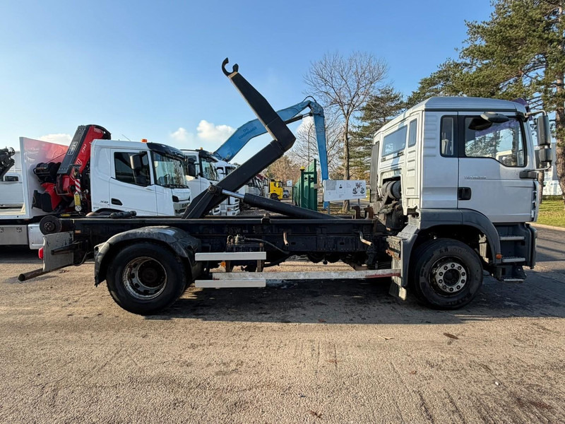 MAN TGA 18.350 4x2 19T HOOKLIFT / ABROLLKIPPER / GANCHO / AMPLIROL - EURO 3 - AS TRONIC AUTOMATIC - Камион со кука за подигање: слика 4 MAN TGA 18.350 4x2 19T HOOKLIFT / ABROLLKIPPER / GANCHO / AMPLIROL - EURO 3 - AS TRONIC AUTOMATIC - Камион со кука за подигање: слика 4